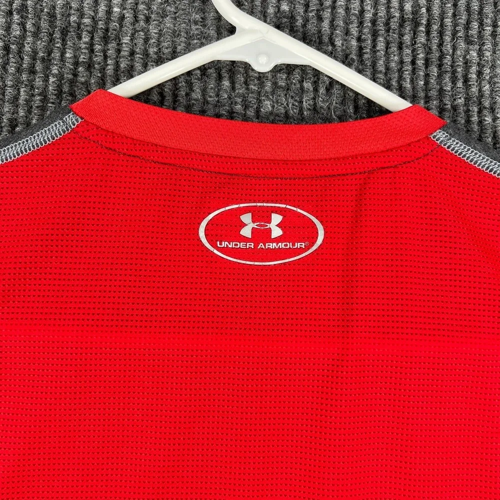 Under Armour Fitted Shirt Mens Medium Red Gray Short Sleeve Heat Gear Baseball